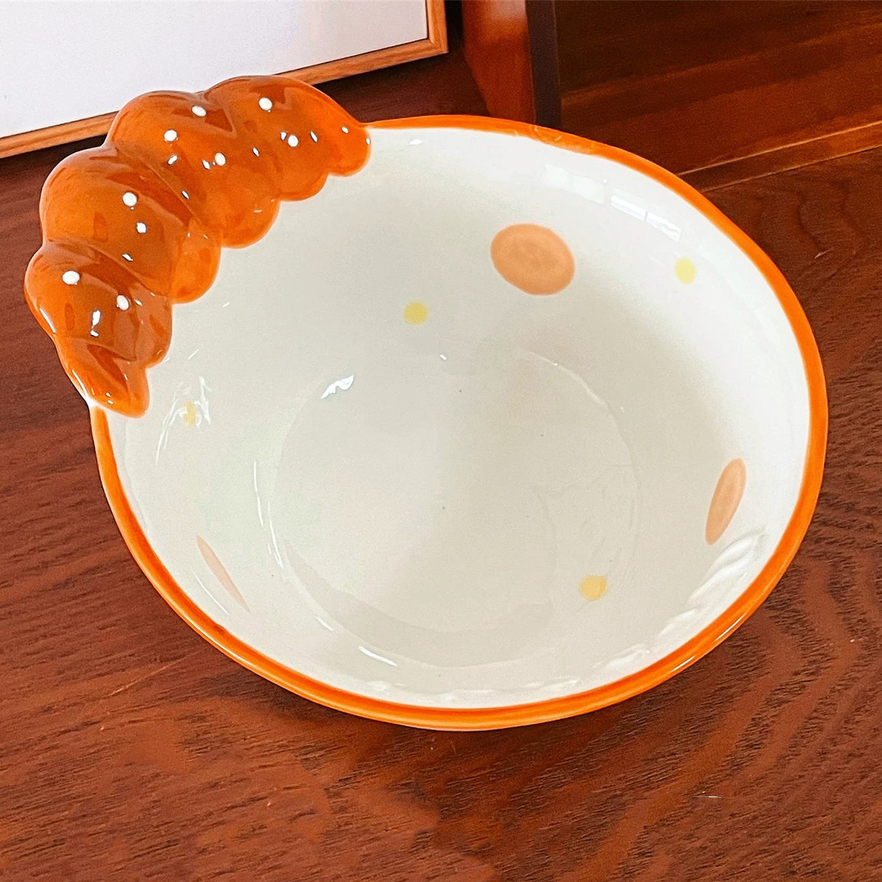 Cute Croissant-Handle Ceramic Bowl – Perfect for Yogurt & Cereal, 600ml Capacity