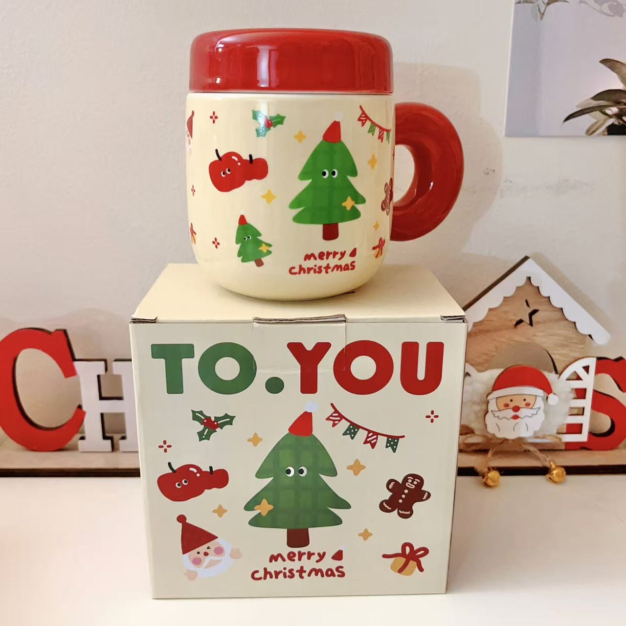 Christmas ceramic mugs with red lids showing Santa and Christmas tree designs, 500ML with gift box