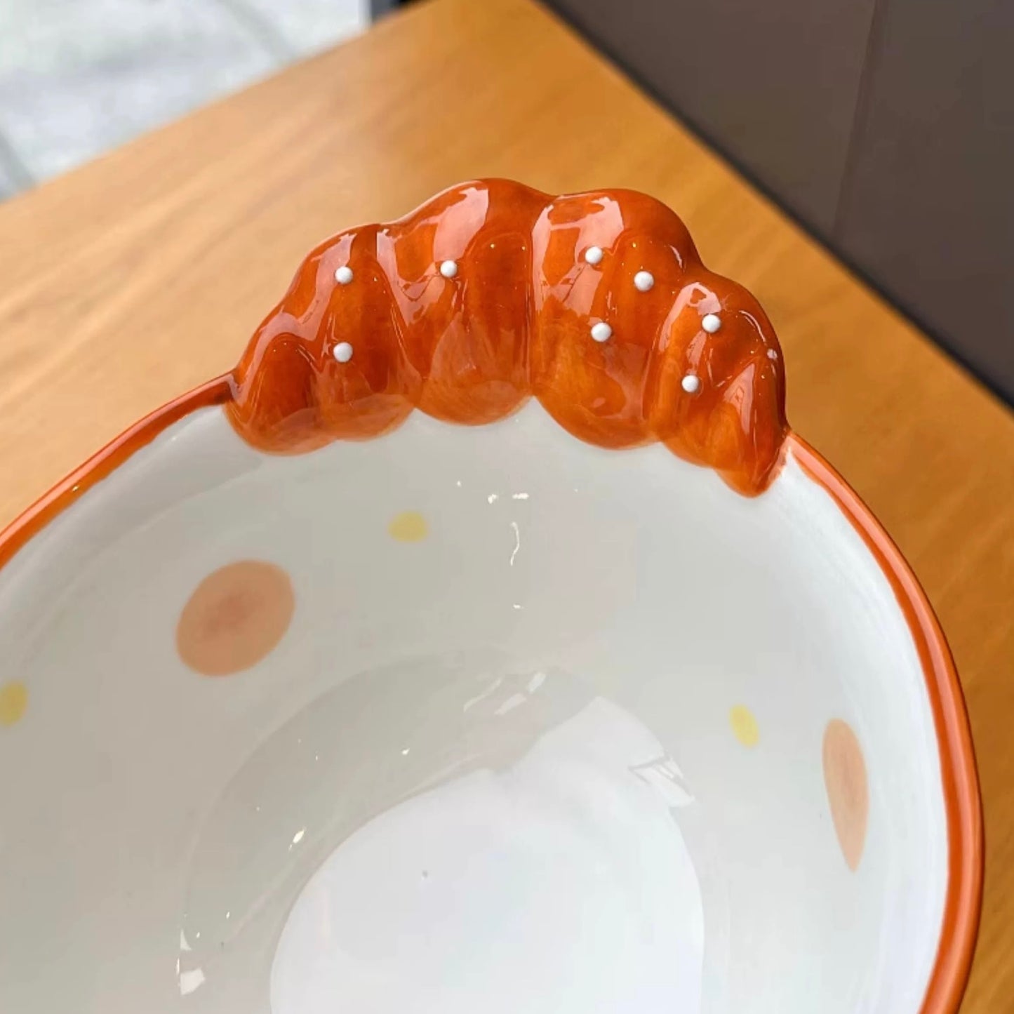 Cute Croissant-Handle Ceramic Bowl – Perfect for Yogurt & Cereal, 600ml Capacity