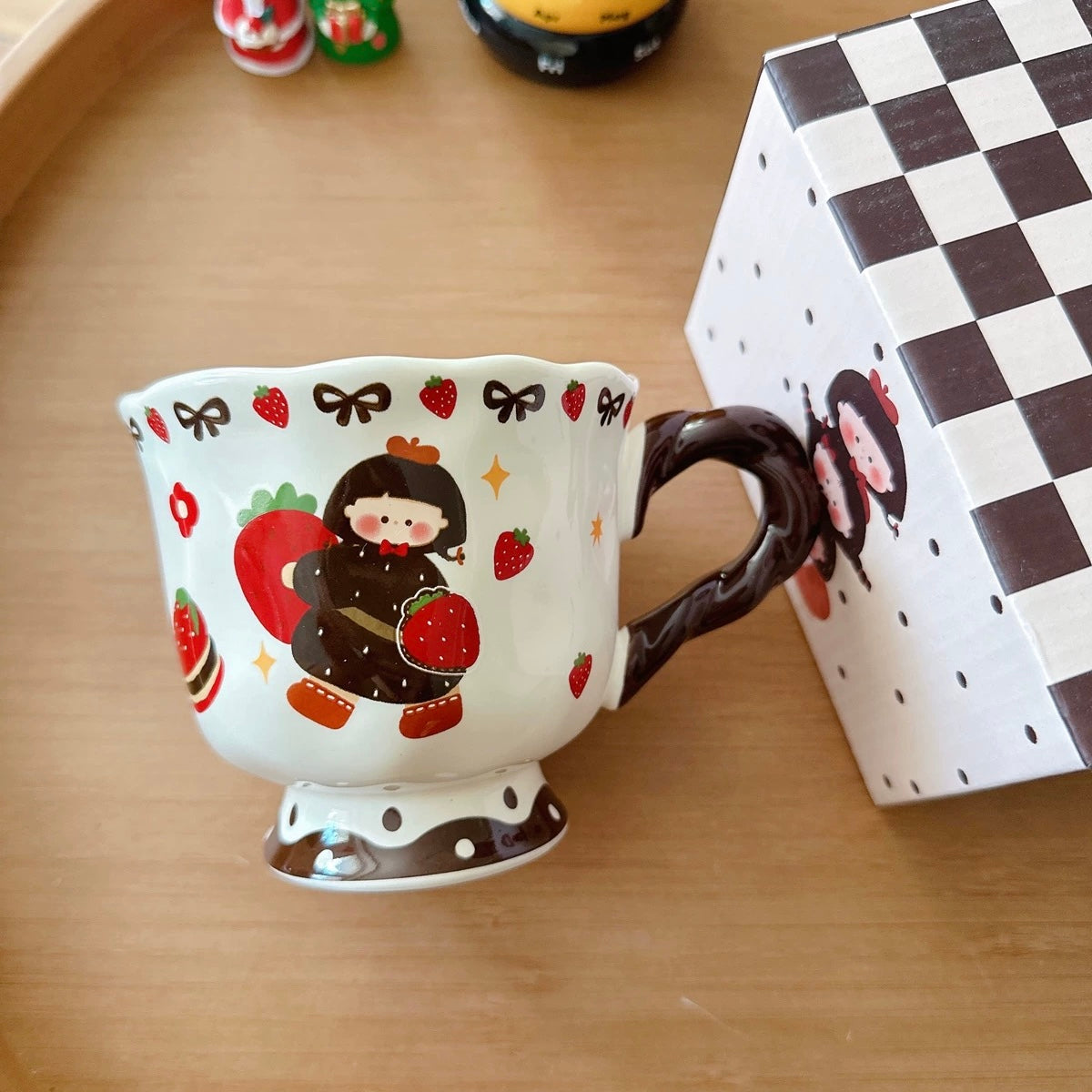 Vintage Strawberry Girl Ceramic Mug – 400ML