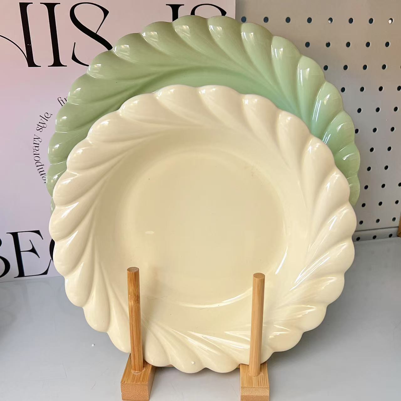 Pastel Spring Dinnerware Set – Cream & Green
