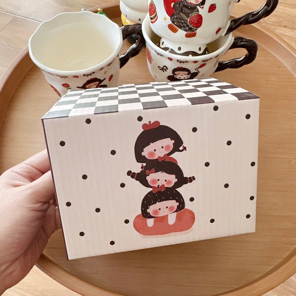 Vintage Strawberry Girl Ceramic Mug – 400ML
