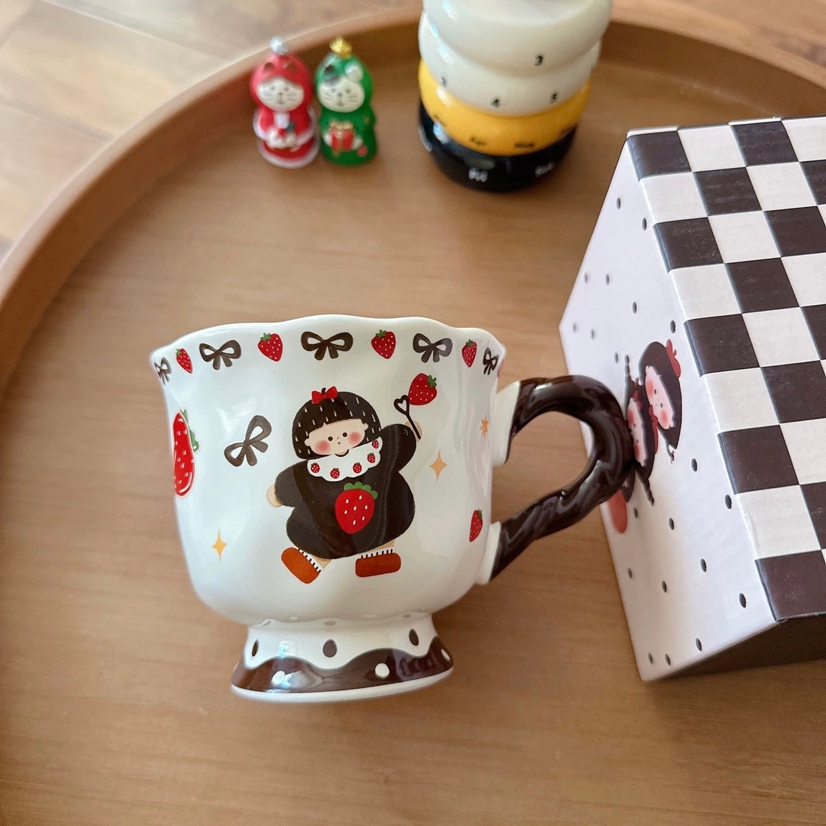 Vintage Strawberry Girl Ceramic Mug – 400ML