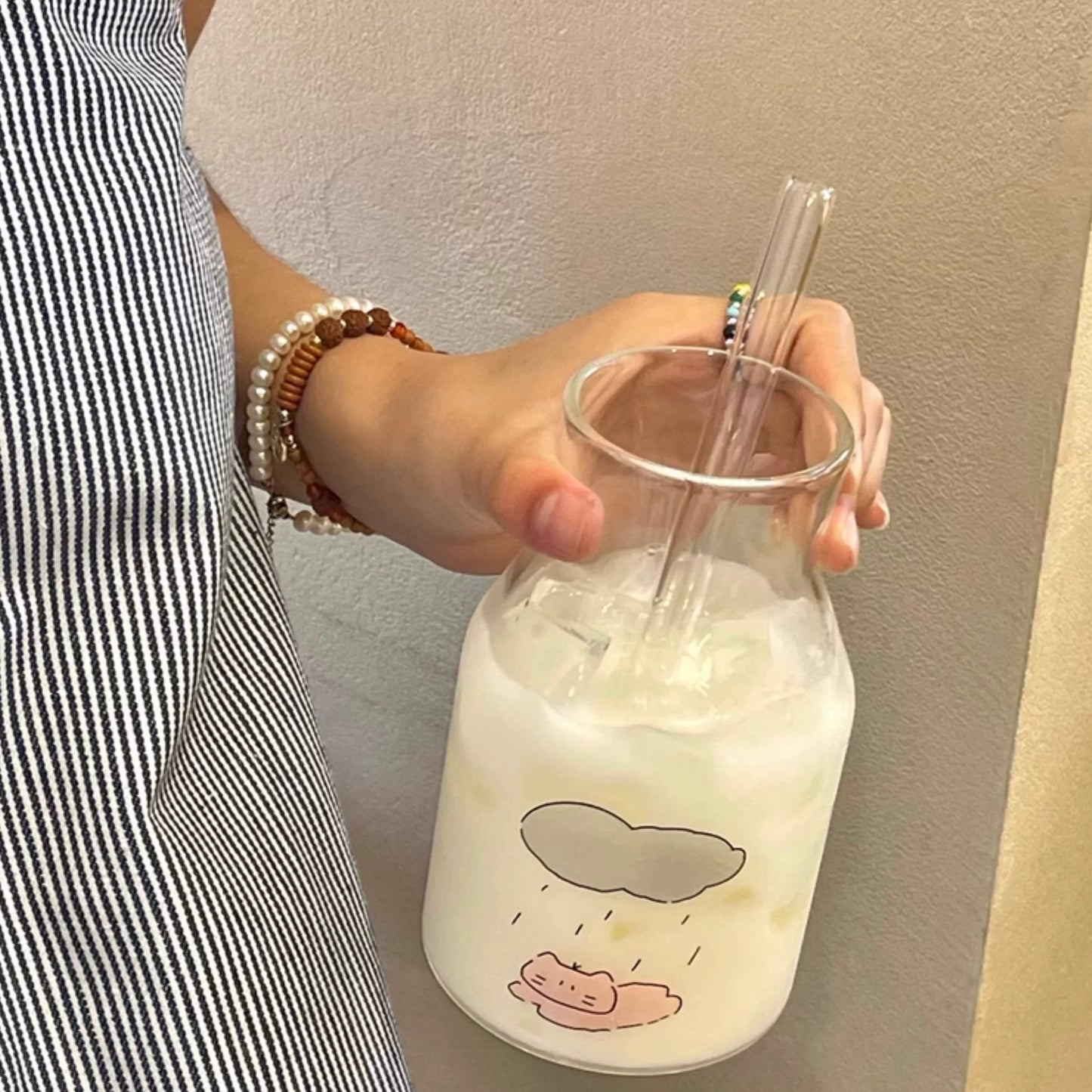 Adorable Cat Line-Art Glass Pitcher with Thick Straw, 650ML Capacity