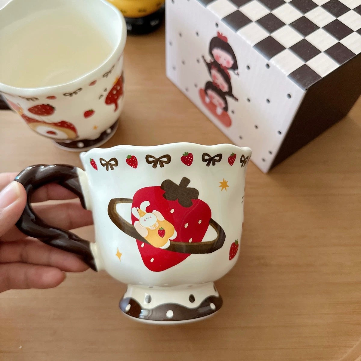 Vintage Strawberry Girl Ceramic Mug – 400ML