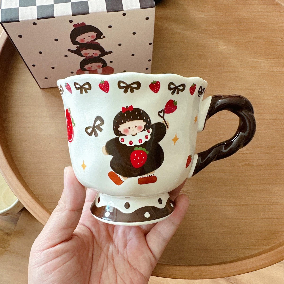Vintage Strawberry Girl Ceramic Mug – 400ML