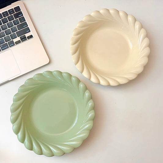 Pastel Spring Dinnerware Set – Cream & Green