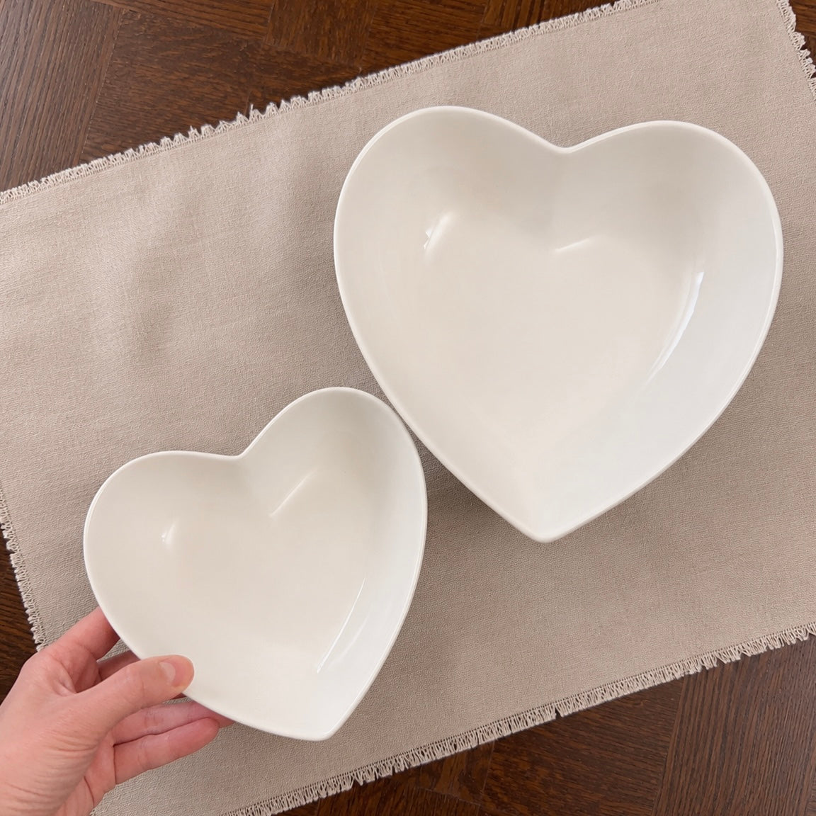 Elegant Heart-Shaped Ceramic Salad Bowl – 2 Sizes