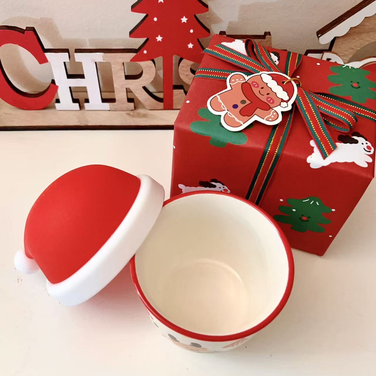 Santa Hat Ceramic Mug with Silicone Lid, 230ML | Christmas Gift