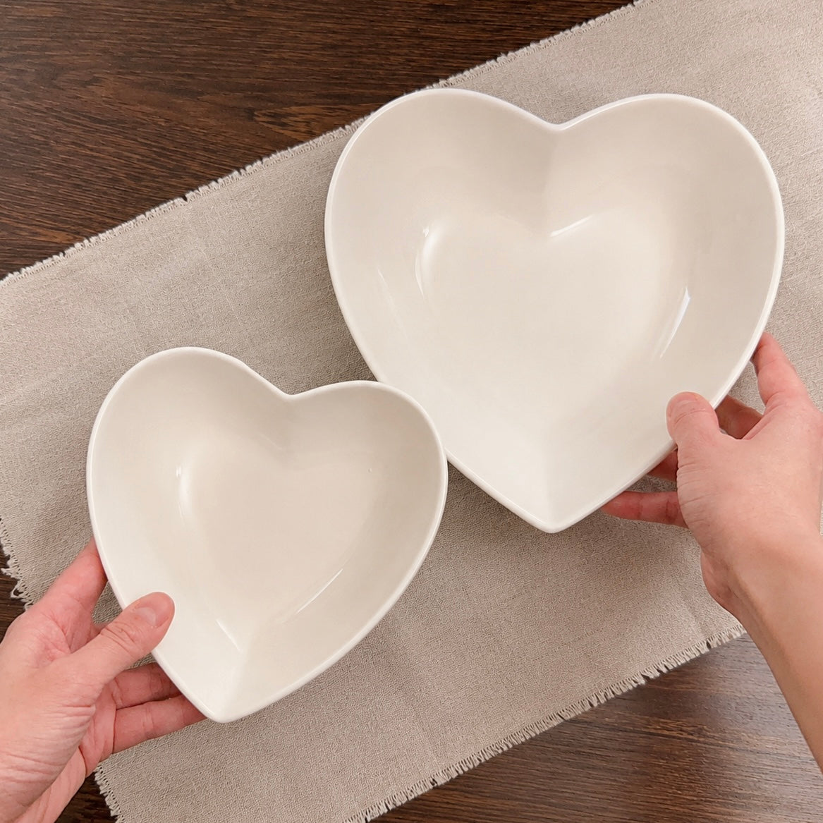 Elegant Heart-Shaped Ceramic Salad Bowl – 2 Sizes