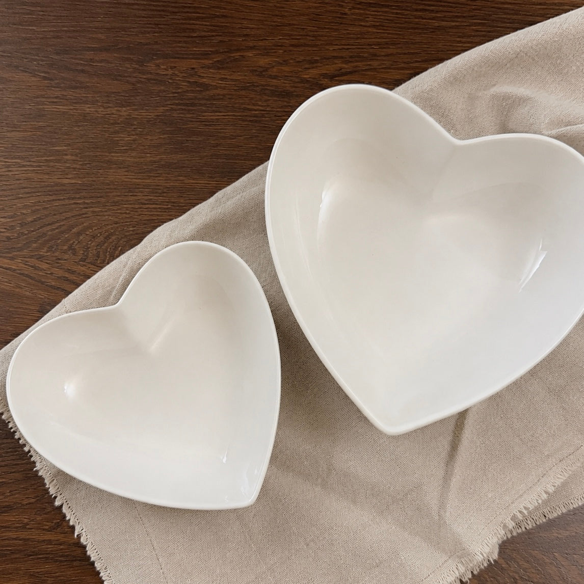 Elegant Heart-Shaped Ceramic Salad Bowl – 2 Sizes