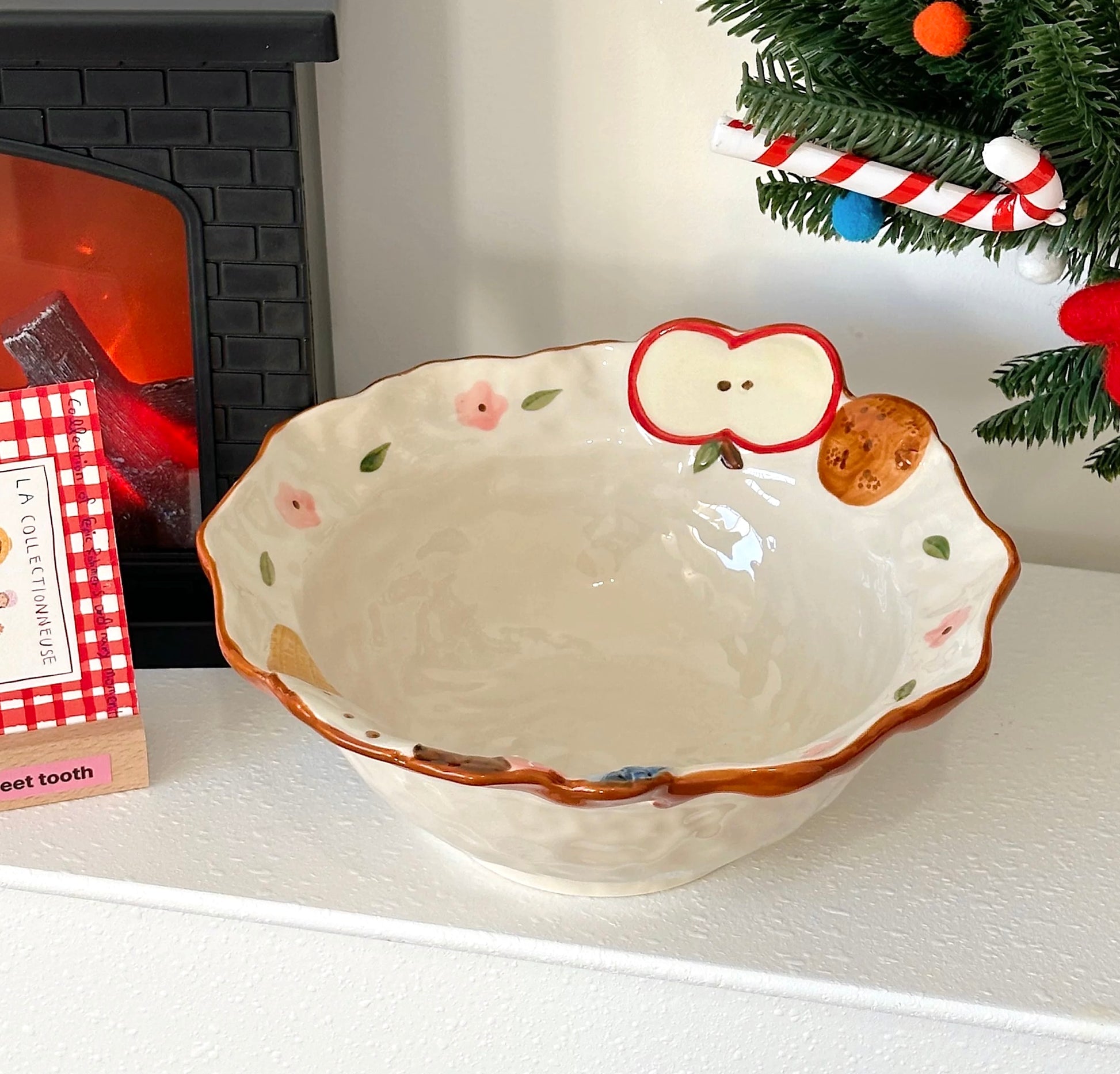 Hand-Painted Apple Embossed Ceramic Ramen Bowl – 600ML
