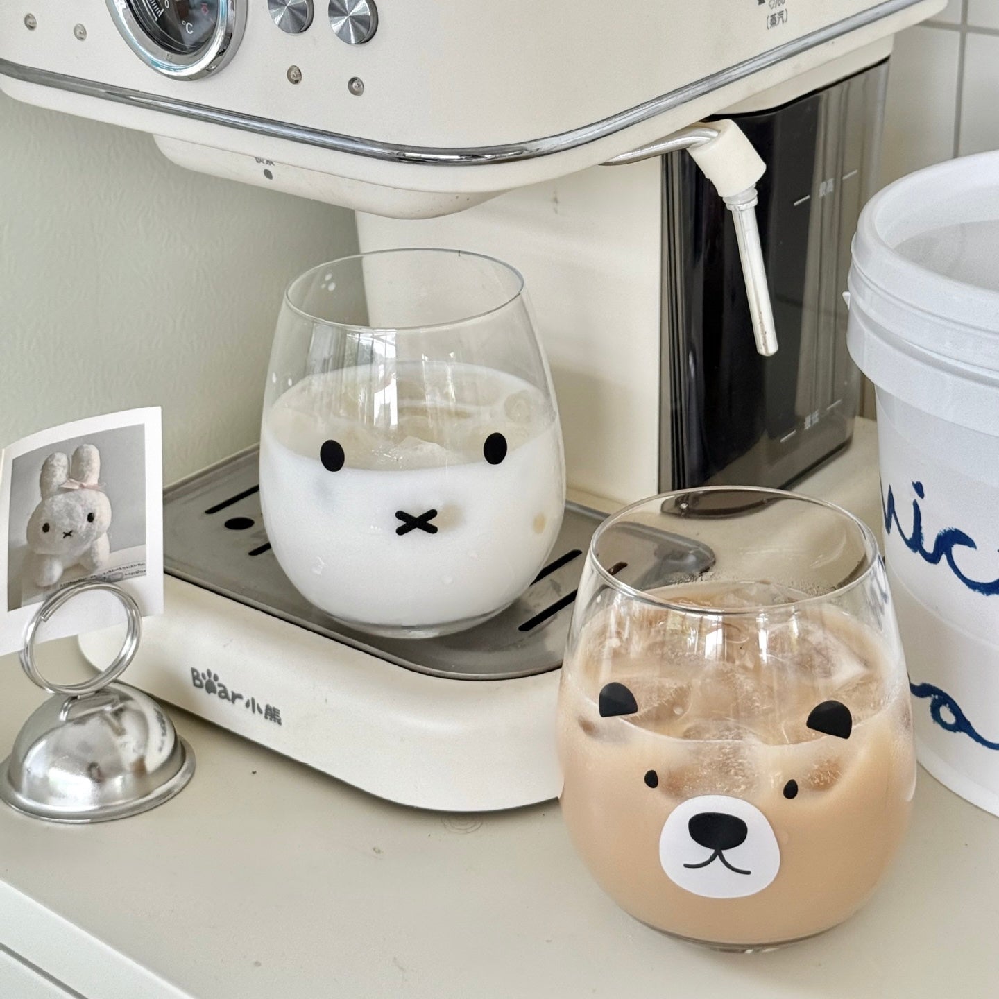 Cute bear and bunny round belly glass cups with iced drinks, 450ML capacity