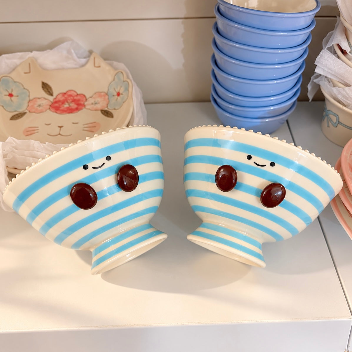 Hand-Painted Blue Cocoa Bean Ceramic Footed Bowl – 550ML