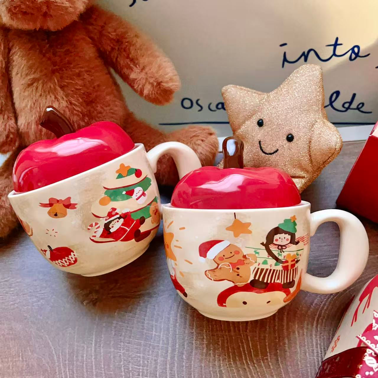 Christmas ceramic mugs with red apple lid showing gingerbread man and girl playing piano designs, 420ML