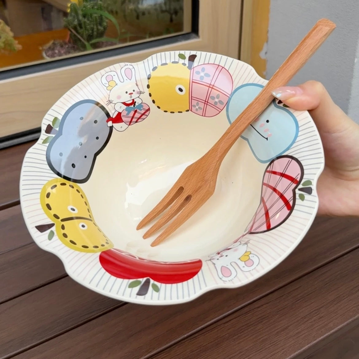 Apple bunny ceramic bowl with scalloped rim showing colorful fruits and bunny design, 500ML