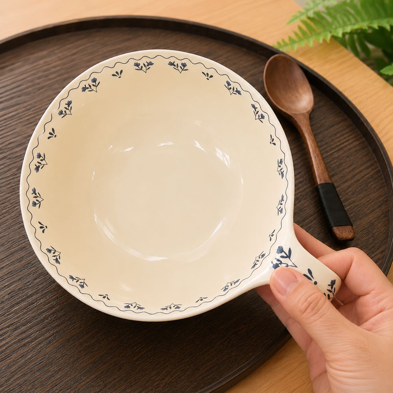 Cottage-Style Blue Floral Ceramic Bowl with Handle - 600ML