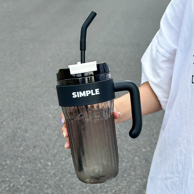 Simple Large-Capacity Handle Water Bottle
- Available in Two Colors