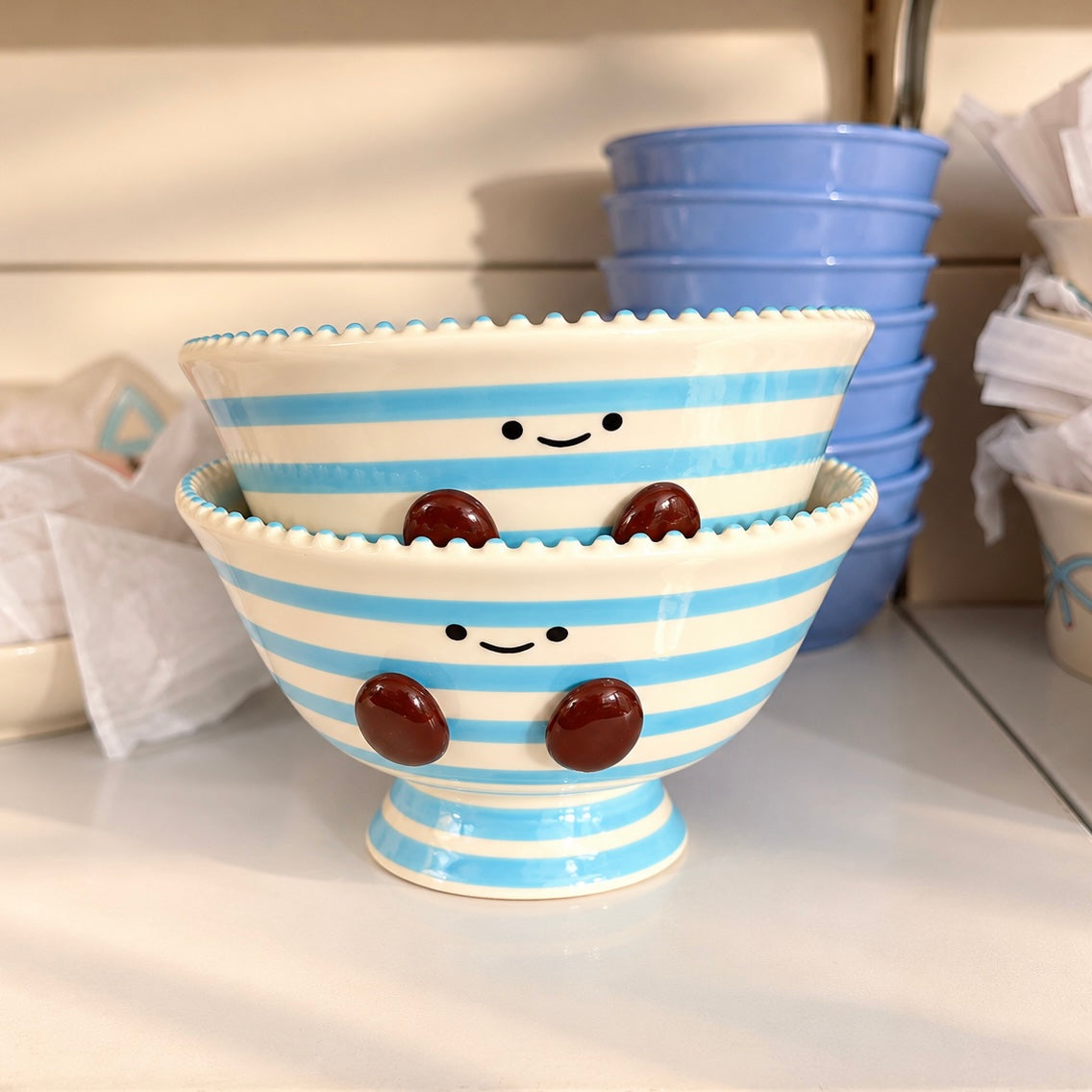 Hand-Painted Blue Cocoa Bean Ceramic Footed Bowl – 550ML