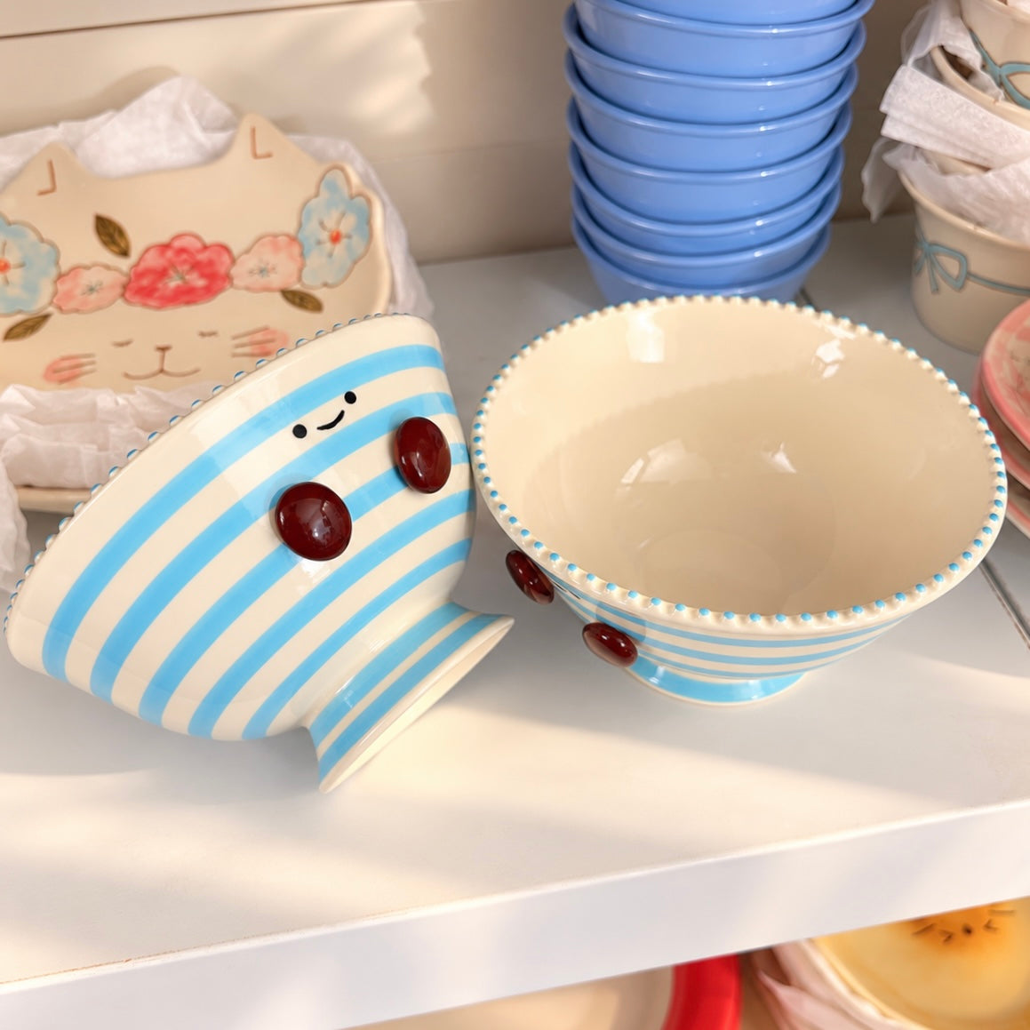 Hand-Painted Blue Cocoa Bean Ceramic Footed Bowl – 550ML