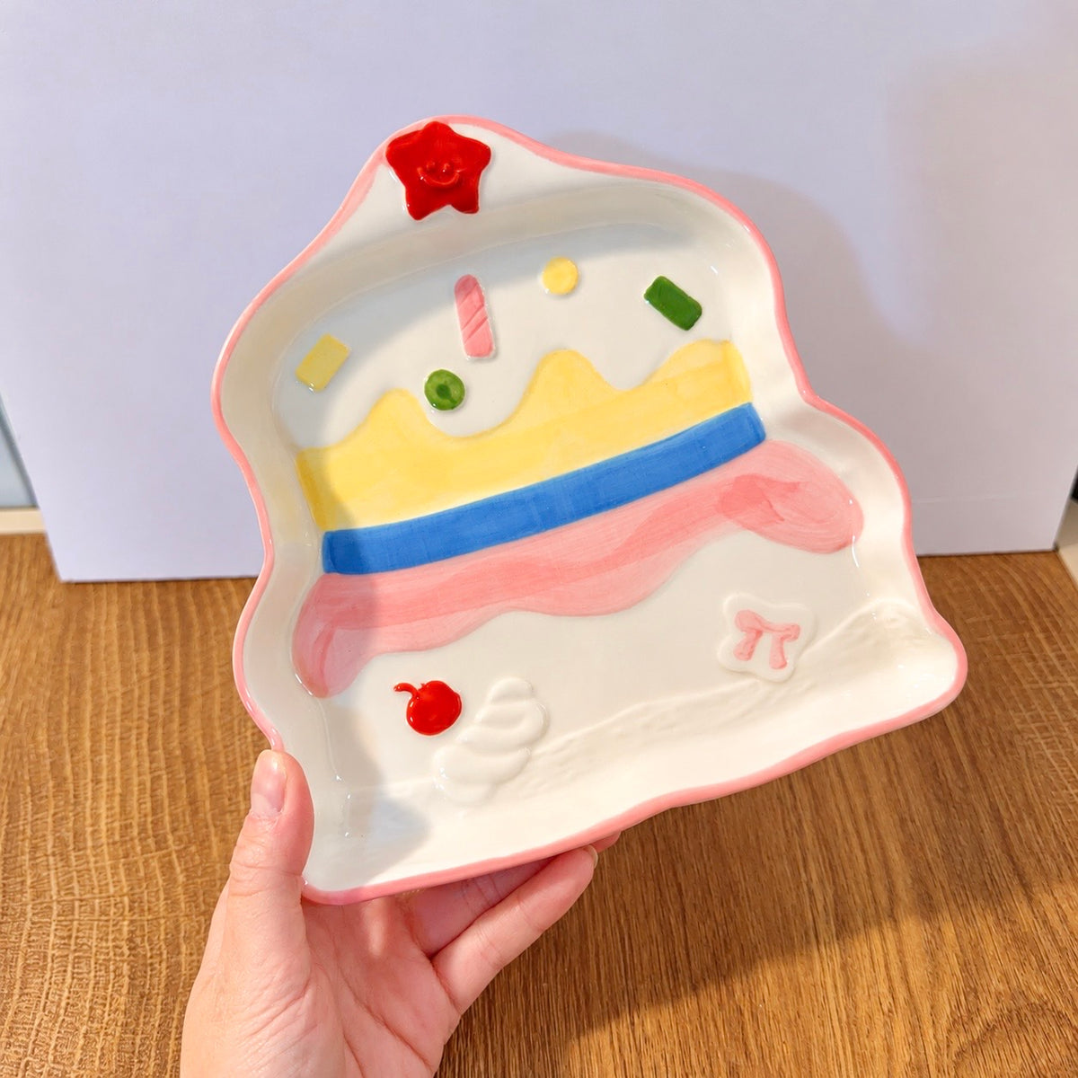 Hand-Painted Cake-Shaped Ceramic Dessert Plate – 7.7-Inch