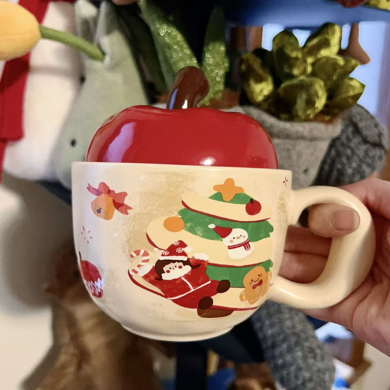 Christmas ceramic mugs with red apple lid showing gingerbread man and girl playing piano designs, 420ML