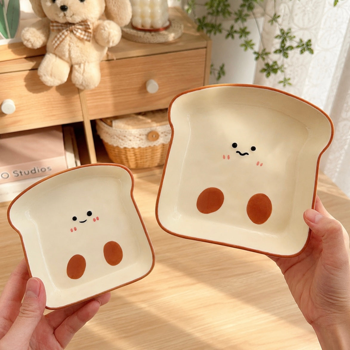 Kawaii Smiley Toast Ceramic Dish – 2 Sizes