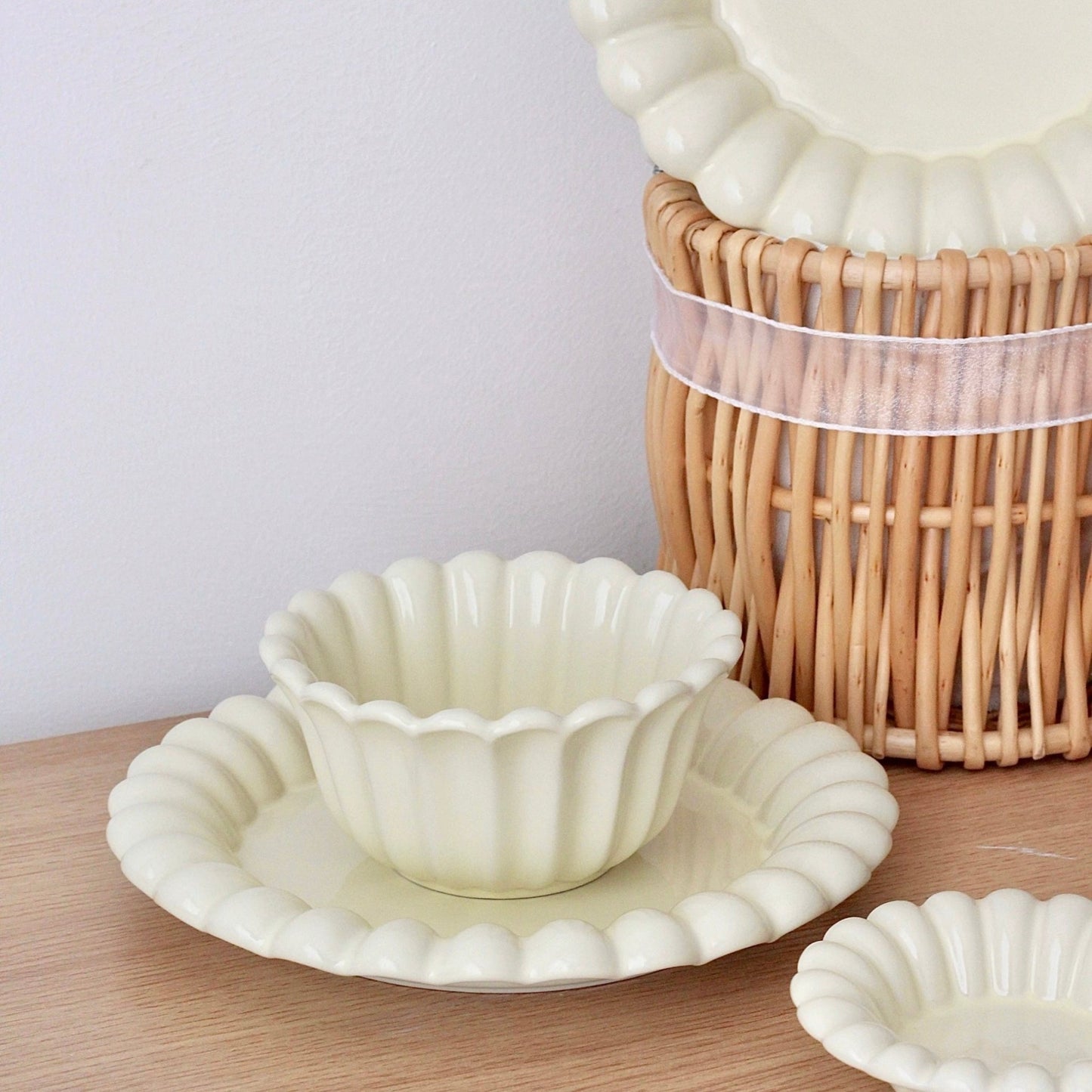 Cream-inspired Series Ceramic Dinnerware Set - Minimalist Design with Vertical Stripes